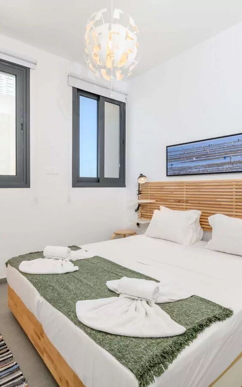 By the Beach - Sea Pearl Villa: soverom
