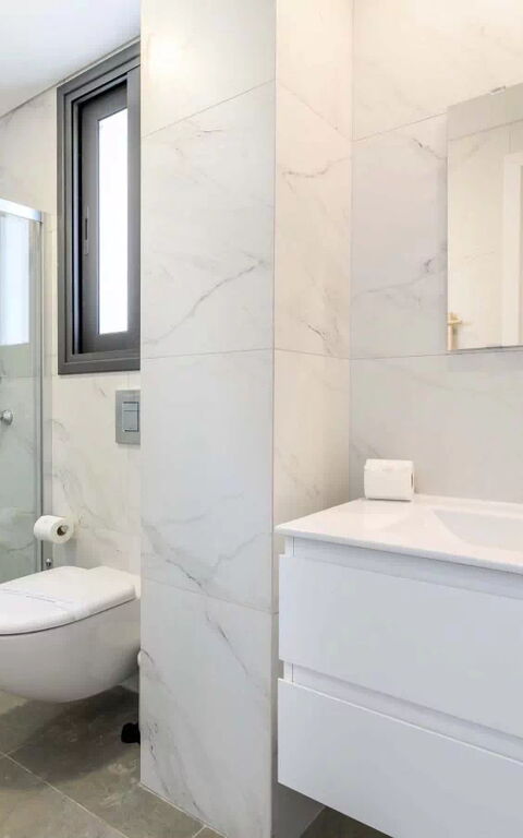 By the Beach - Sea Pearl Villa: Baderom