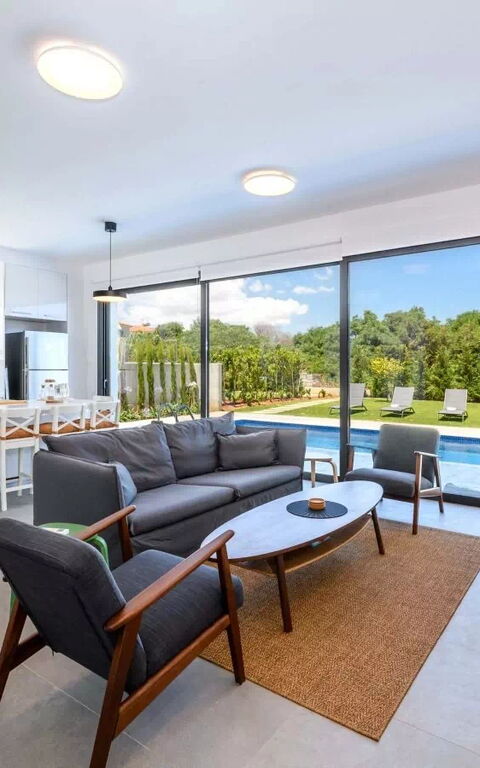 By the Beach - Sea Pearl Villa: Stue
