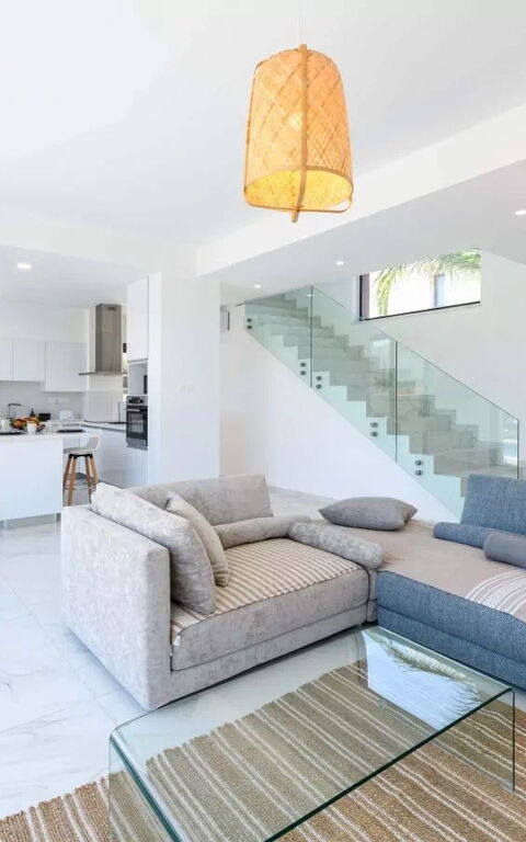 By the Beach - White Coral Villa: Stue