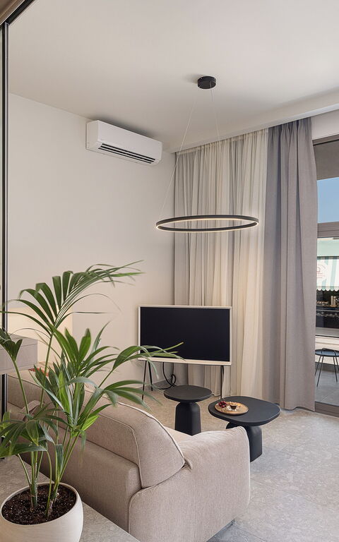 Ares Luxurious Residence: Stue