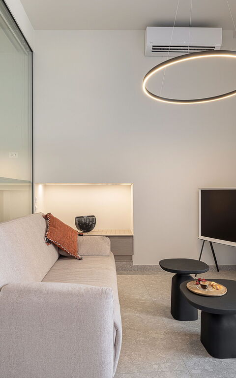 Ares Luxurious Residence: Stue