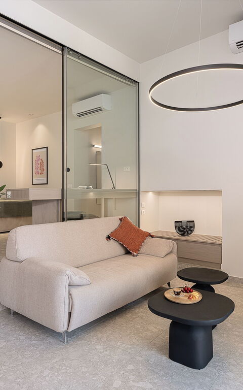 Ares Luxurious Residence: Stue