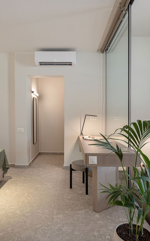Ares Luxurious Residence: soverom