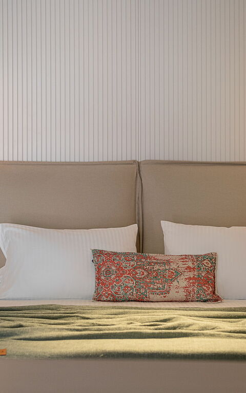 Ares Luxurious Residence: soverom