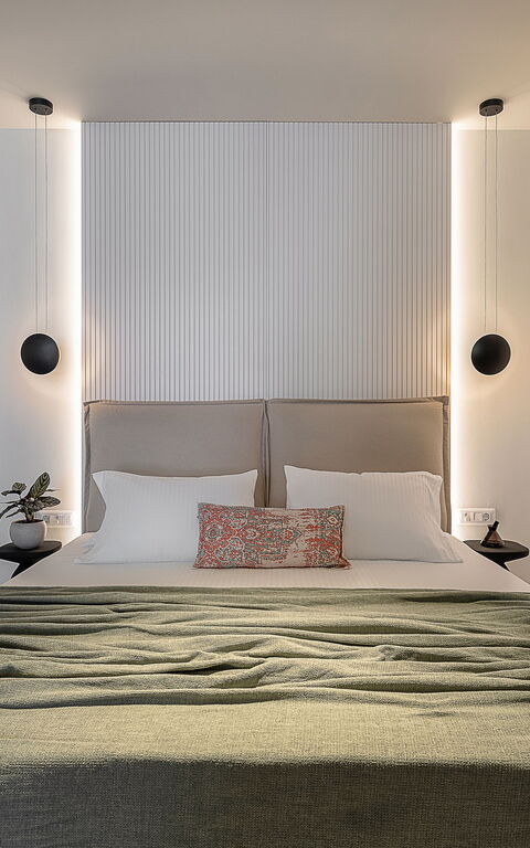 Ares Luxurious Residence: soverom