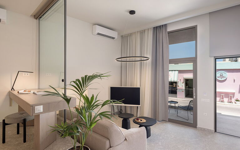 Ares Luxurious Residence: Stue