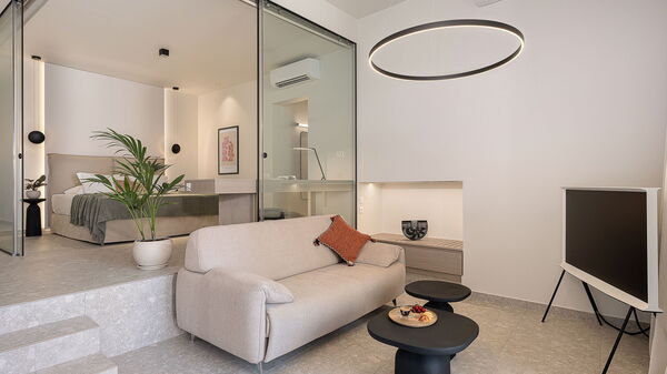 Ares Luxurious Residence: soverom, Stue