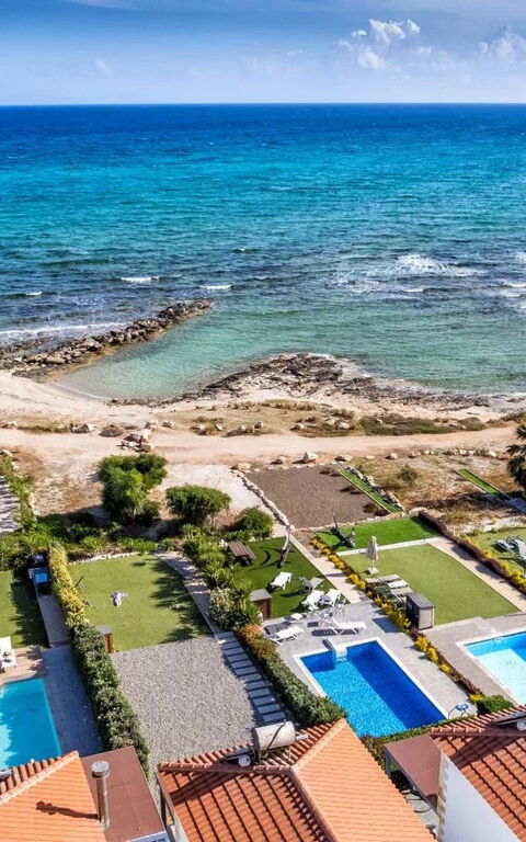 Aya Thekla Beach House: basseng, Visningar