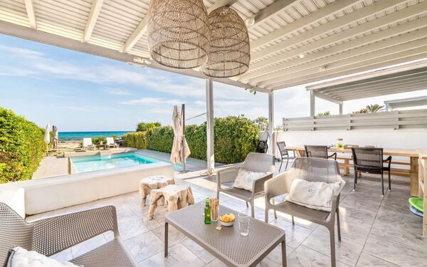 Aya Thekla Beach House: Balkong / terrasse / uteplass, basseng, Eksteriør, Utendørs