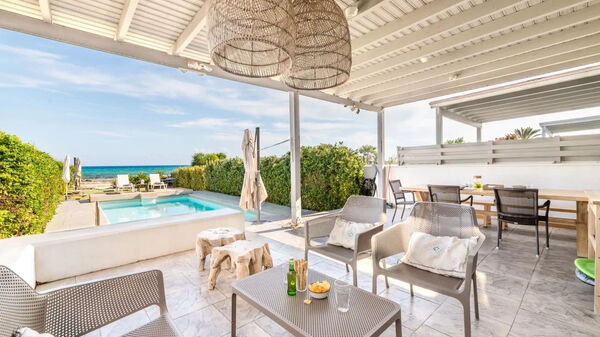 Aya Thekla Beach House: Balkong / terrasse / uteplass, basseng, Eksteriør, Utendørs