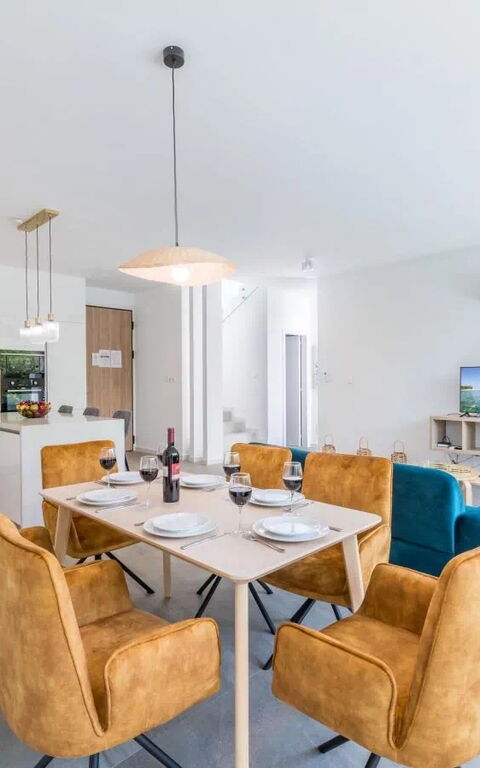Azure Seaview - Ruby Villa: Kjøkken, Lunsjrom, Stue