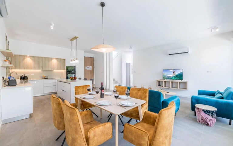 Azure Seaview - Ruby Villa: Kjøkken, Lunsjrom, Stue