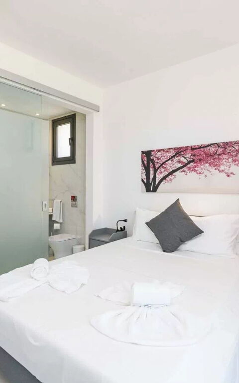 By the Beach - Emerald Seaview Villa: soverom