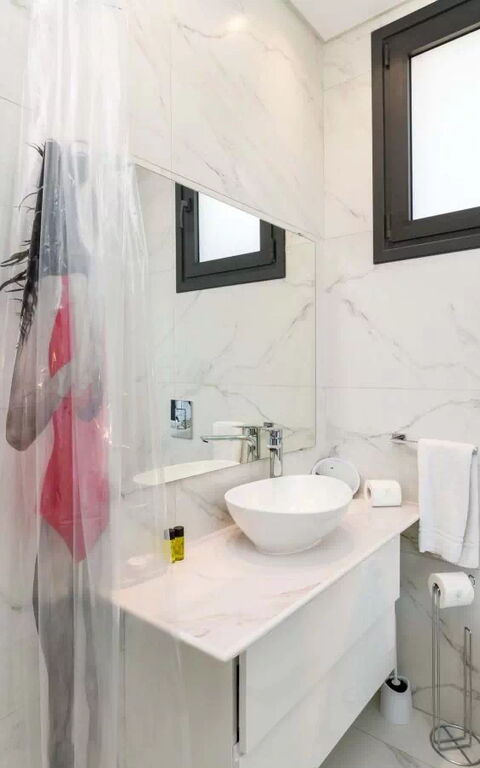 By the Beach - Emerald Seaview Villa: Baderom