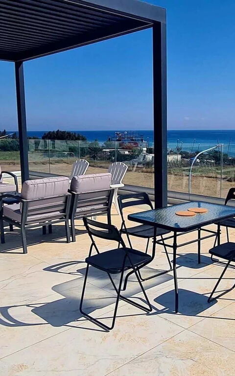 By the Beach - Emerald Seaview Villa: Balkong / terrasse / uteplass, Eksteriør, Utendørs