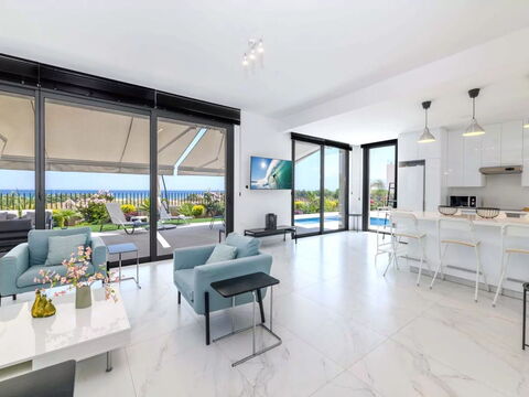 By the Beach - Emerald Seaview Villa