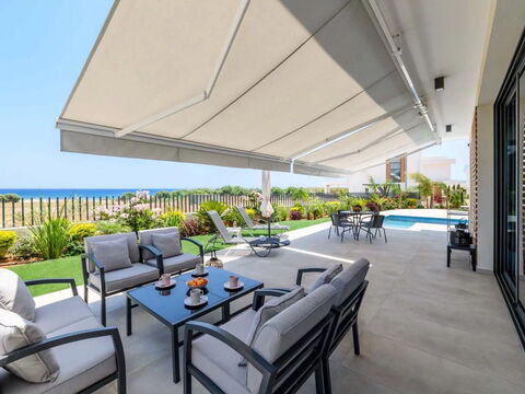 By the Beach - Emerald Seaview Villa