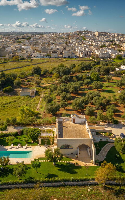 Villa Icaria: basseng, Hage, Visningar