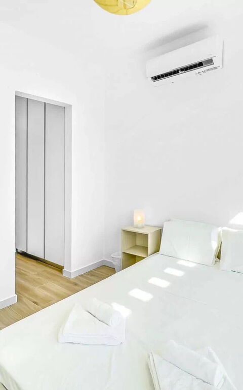 Azure Seaview- Garnet Villa: soverom