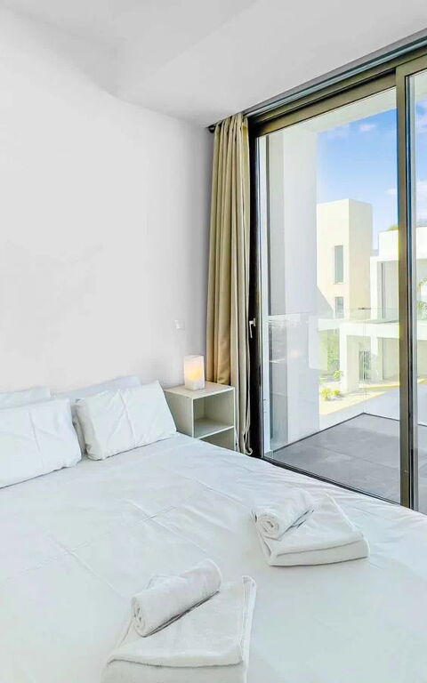 Azure Seaview- Garnet Villa: soverom