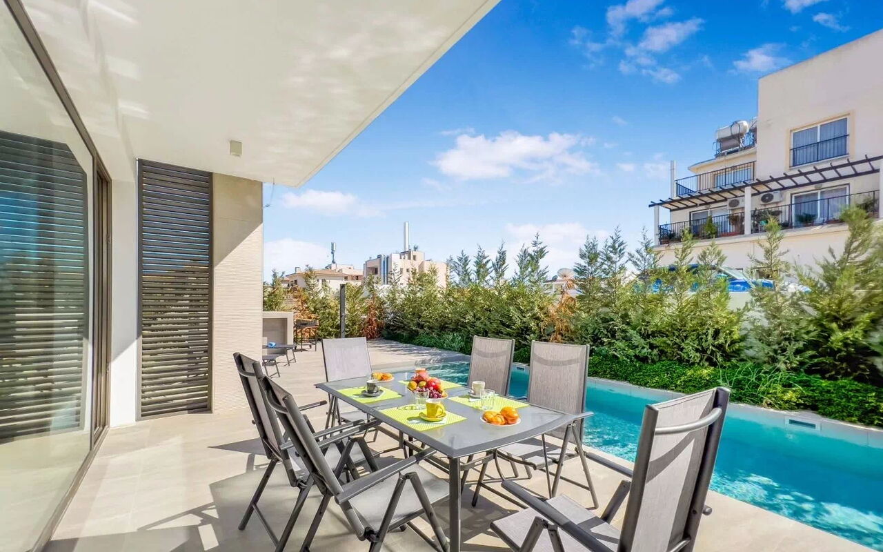 Azure Seaview- Garnet Villa: Balkong / terrasse / uteplass, basseng, Eksteriør, Utendørs