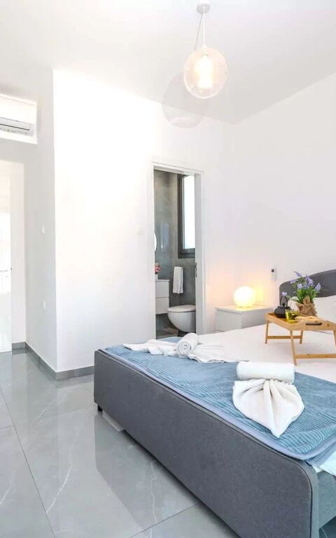 By the Beach - Aura Villa: soverom
