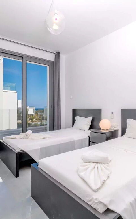 By the Beach - Aura Villa: soverom