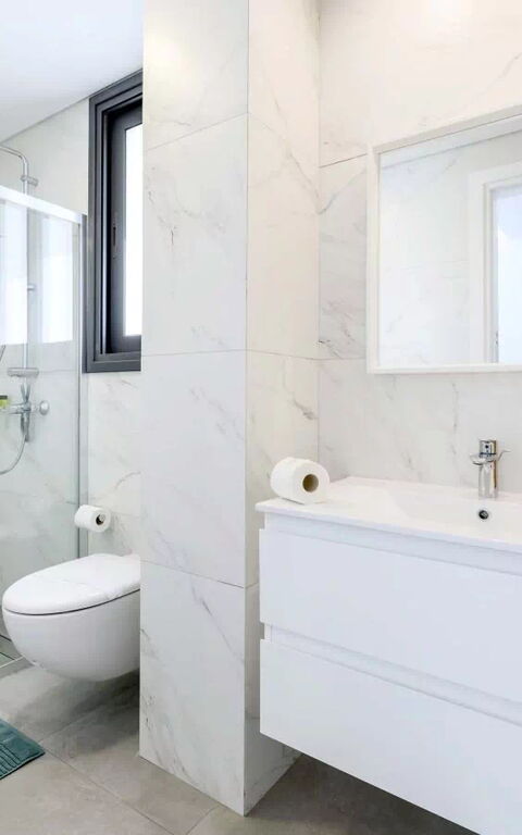By the Beach - Blue Topaz Villa: Baderom