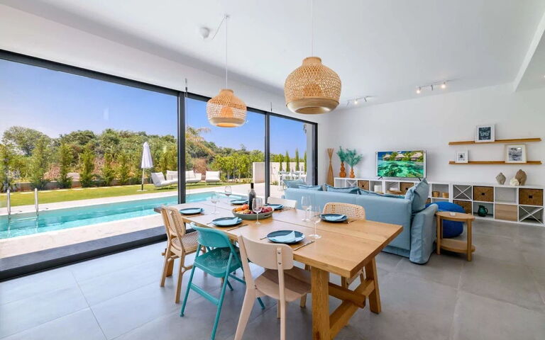 By the Beach - Blue Topaz Villa: Lunsjrom, Stue
