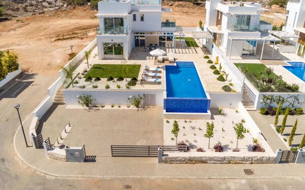 Mylos Lifestyle Seaview Villa #21: basseng