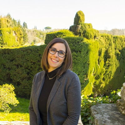 Elena Frosali, Booking og kundeservice
